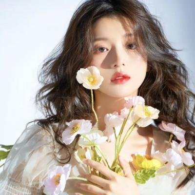 穿成极品老妇只想当咸鱼